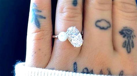 Ariana Grande Shows Off Her Unique Engagement Ring Youtube