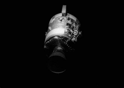 Spaceflight, launched on april 11, 1970, that suffered an oxygen tank explosion en route to the moon, threatening the lives of three astronauts—commander jim lovell. NASA Apollo 13 görevinin 50. yılı için yeni içerikler ...