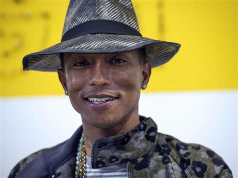 pharrell williams apologises for wearing red face native american headdress on elle cover