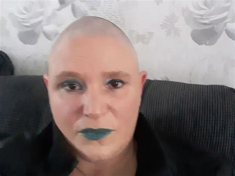 Garforth Woman Shaves Head To Raise £1000 For Macmillan Cancer Support