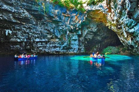 Lago Melissani O Incrivel Lago Dentro De Uma Caverna Na Grécia