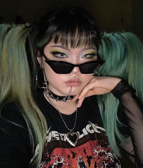 𝖆𝖑𝖑𝖈𝖚𝖙𝖊𝖌𝖎𝖗𝖑𝖘𝖍𝖊𝖗𝖊 Grunge Girl Aesthetic Goth Hair Grunge Hair