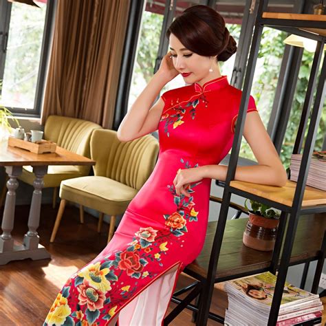 New Red Long Slim Women Cheongsam Dress Chinese Ladies Satin Qipao Novelty Sexy Flower Dress