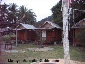 Memberikan kemudahan penginapan yang selesa dan dilengkapi dengan penghawa dingin, tv dan bilik air. Teluk Senangin Beach