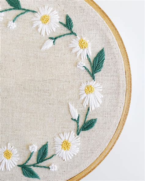 This daisy wreath PDF embroidery pattern is now available on Etsy! It's ...