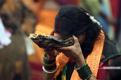 devotees throng pashupatinath to observe first shrawan monday photo feature nepal live today
