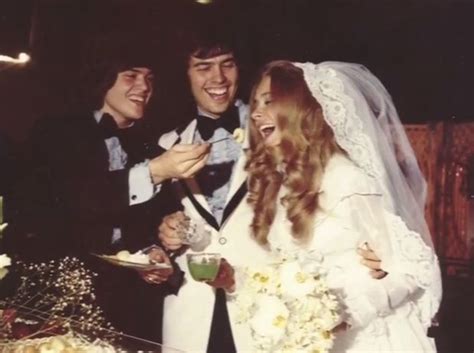 Donny Feeds Suzanne Cake At Alan And Suzanne S Wedding In 1974 Celebrity Weddings The Osmonds