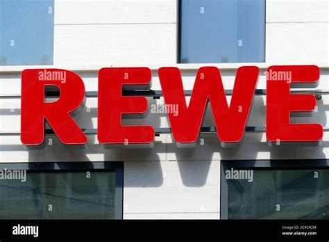 Rewe Logo Supermarket Germany Europe Stock Photo Alamy