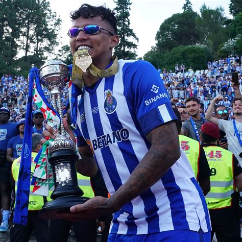 Corinthians quer atacante chutado por Abel no Palmeiras