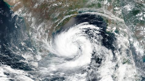 Cyclone Amphan Bears Down On India And Bangladesh The New York Times