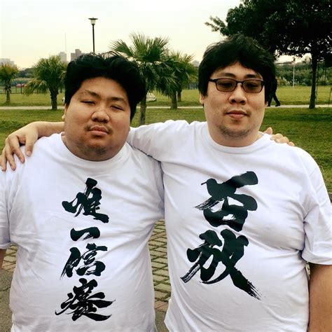 Jun 24, 2021 · 亞洲公衛神 克拉克張 張時鐘 邏輯一打5 隱姓埋名在實況圈的亞洲公衛專家 前亞洲統神 張嘉航 現今亞洲公神 常在實況大談防疫新觀念 疫苗觀點 大談國際疫苗疫情趨勢 今天終於有節目邀請亞洲公衛神出山 我看其他專家應該要靠邊站了吧 太神啦 阿航 疫情不是順風阿航也可以大談觀念 天賦全點在. 心疼「光頭哥哥」不開斗內!統神「蹦蛙村」聯名出品「紅心A」T恤：營利歸哥哥所有!