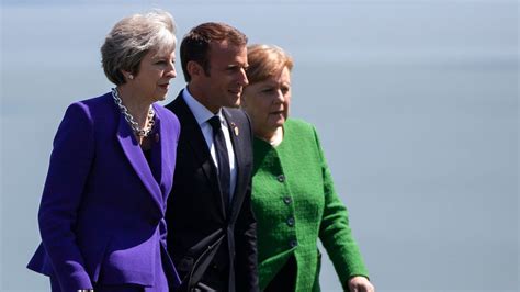 May Besøger Macron Og Merkel Inden Afgørende Krisemøde I Eu Tv 2
