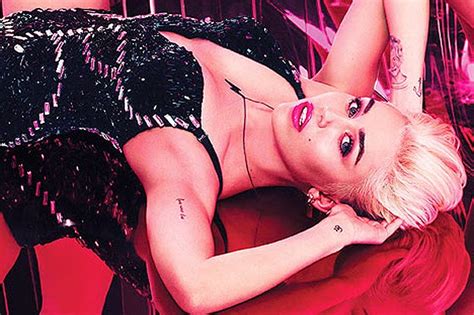 Miley Cyrus In The Campaign Mac Viva Glam