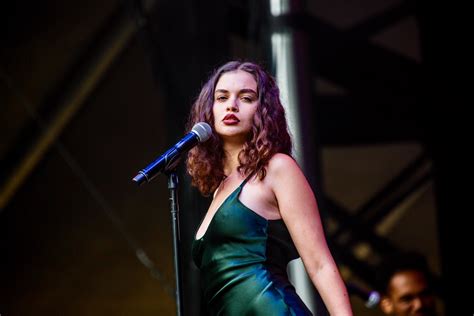 Sabrina Claudio Seduces Outside Lands With Her Effortless Sensuality