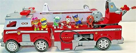 Paw Patrol Ultimate Rescue Fire Truck Engine Complete With 6 Figures £