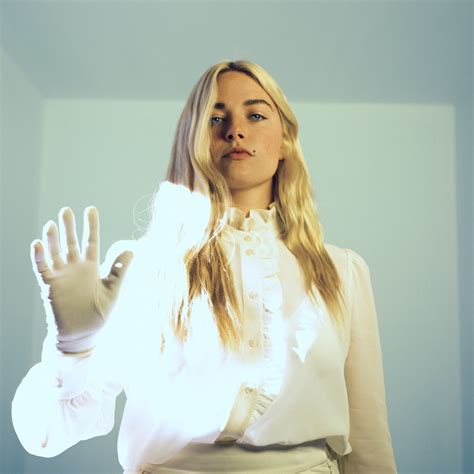 Ashe Ashlyn Review A Gifted Grandiose Songwriter Unpacks Her Divorce