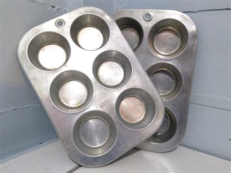 Vintage Comet Muffin Pan Cupcake Tin Aluminum Baking Pan Kitchen Decor