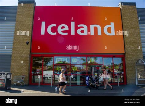 Customers Shopping In An Iceland Store Hi Res Stock Photography And Images Alamy