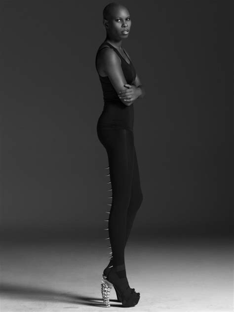 Skin, pseudonimo di deborah anne dyer (londra, 3 agosto 1967), è una cantante britannica, leader della band londinese skunk anansie; Sober In The Cauldron: Crushed:Skin Skunk Anansie