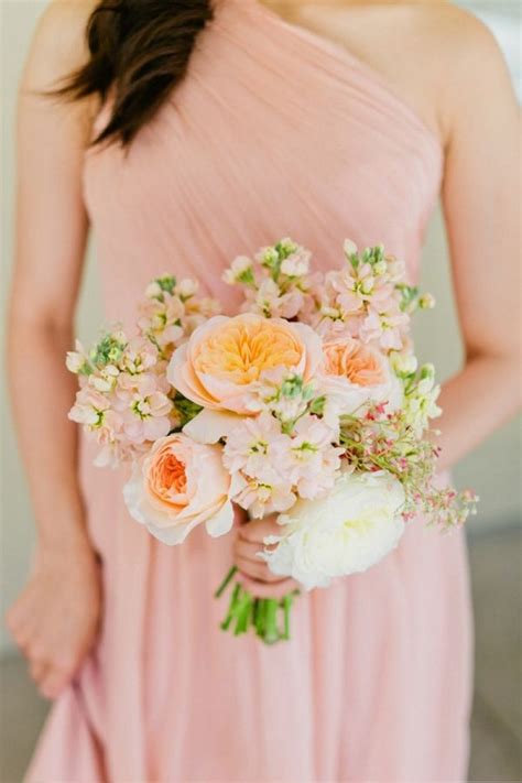Today for friday flowers we've got a gorgeous shoot from tampa's amazing fh weddings that was inspired by a bowl of peaches! 30 Stunning Spring Wedding Bouquets | weddingsonline