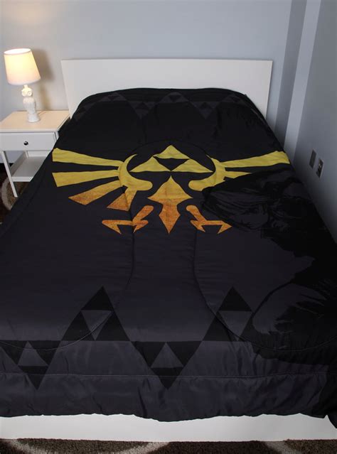 Legend Of Zelda Hylian Crest And Triforce Bed Comforter