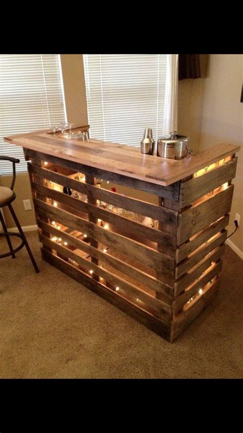 This Is So Awesome For A Makeshift Bar Deff Want Pallet Bar Diy