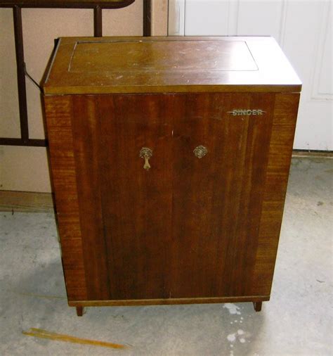 A sewing machine that comes with the original case, accessory box, attachments, and instruction manual will command a higher price. Vintage Sewing Machines: Singer 615U