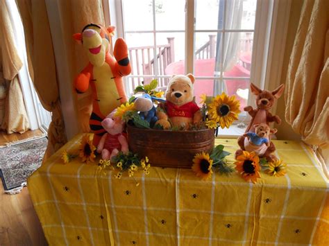 Watch your little ones grow with the help of this adorable pooh & friends growth chart. Kristen and Erik: Winnie the Pooh Baby Shower