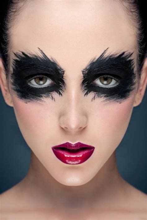 Steps To Apply Dark Eye Makeup For Your Reference Dramatic Dark Eyes Makeup For Carnival Prom