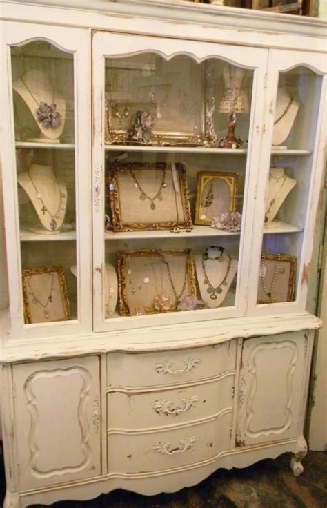300 Creative Jewelry Display Ideas And Designs In 2020 With Images Jewelry Display Case