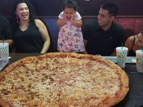 Big Lou S Pizza Bakes Huge Pizza Down In San Antonio Go To Destinations