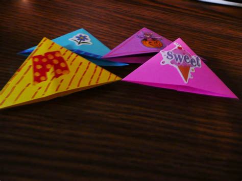 Lalu bagaimana cara membuat pembatas buku origami? Cara Mudah Membuat Pembatas Buku Origami - Ide Plus