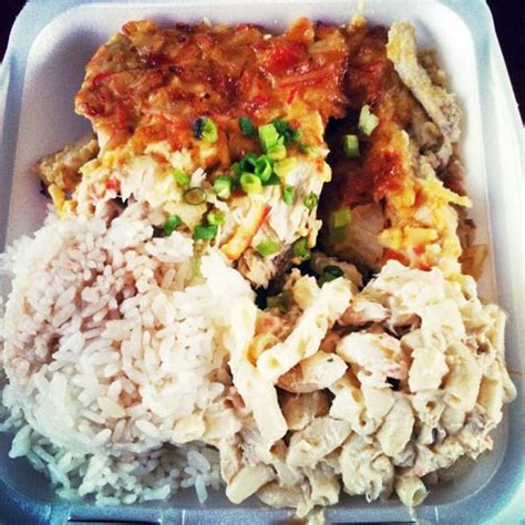 Cooked macaroni, shredded carrot, green onions, red peppers/capsicum and celery tossed in a dressing made with mayonnaise, vinegar, mustard, sugar. Crab Stuffed Ono, rice and mac salad (With images) | Food, Mac salad, Eat