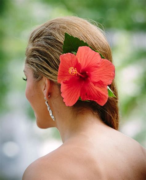 7 Wedding Day Hairstyles With Fresh Flowers