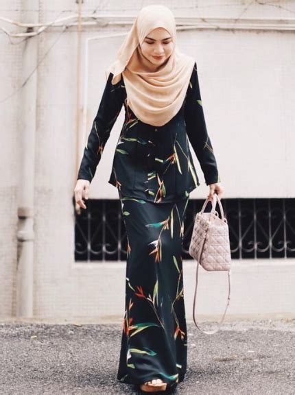 Baju kurung moden cantik dan terkini end 1 17 2021 9 kara kebaya batik code kr47 habra fashion gallery sumber : √ 19 Model Baju Kurung Modern Terbaru (Terbaik Edisi 2020)