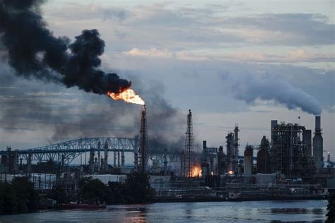 Pes To Permanently Shut Down Oil Refinery After Explosion Mayor Says Curbed Philly
