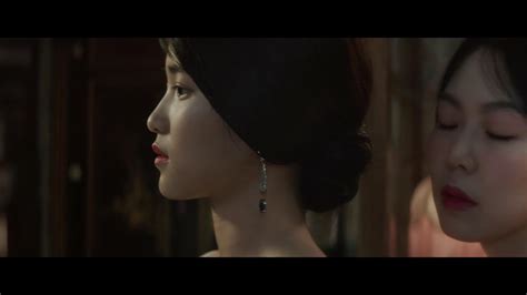 The handmaiden 1930s korea, at the time period of japanese occupation, a woman is hired to a heiress who lives a secluded life on a huge countryside mansion with her domineering uncle. 『お嬢さん』本編特別映像 - YouTube
