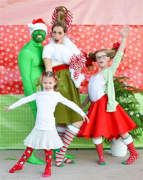35 Christmas Photo Shoot Ideas To Try During Holidays