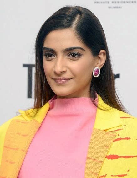file sonam kapoor attends condé nast traveller india event wikimedia commons