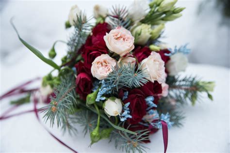 7 Stunning Winter Flowers For A Wedding Bouquet