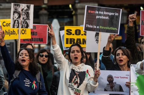 Frauenrechte Im Iran Die Sittenpolizei Ist Zurück Stylebook