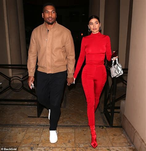 Nicole Williams Looks Stunning In Red On Valentine S Day For Dinner With Her Husband Larry