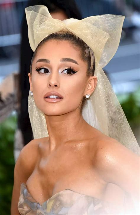 Ariana Grande Got Curtain Bangs United States Head Topics