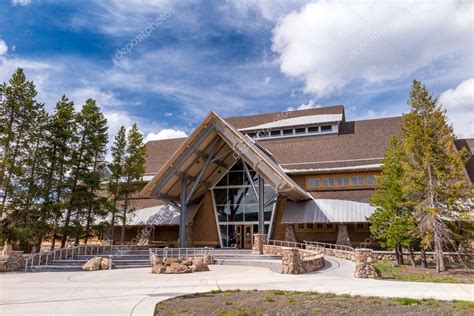 Yellowstone National Park Old Faithful Visitor Center — Stock Photo
