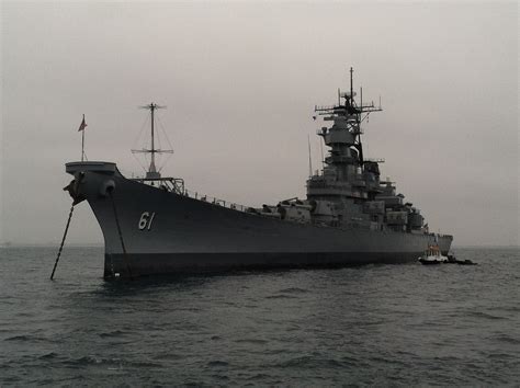 File:USS Iowa BB-61 at anchor off of Long Beach, CA.jpg - Wikipedia