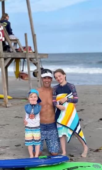 Gma Fans Lust Over Rob Marcianos ‘hot Dad Bod After He Shares Shirtless Photos During Beach