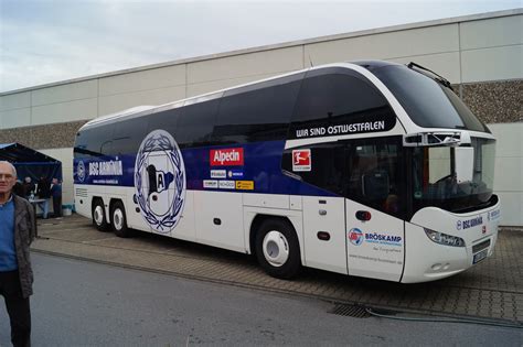 Vor dem spielfreien wochenende traf der dsc arminia bielefeld in einem testspiel auf zweitligist eintracht braunschweig. Arminia Bielefeld Mannschaftsus Foto & Bild | bus ...