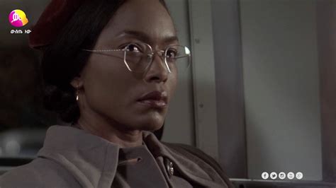 El 1 de diciembre de 1955, rosa parks regresaba de su trabajo en autobús, en la ciudad de montgomery, cuando un pasajero, primero, y el conductor, después, le pidieron que se levantara de su asiento para cedérselo al viajero blanco que acababa de subir. Rosa Parks (Kana TV Film)