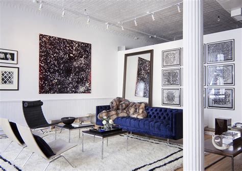 Gorgeous Blue And White Living Room Decor With Cobalt Blue Velvet