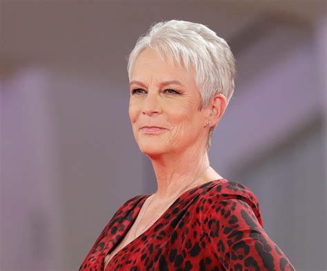 Why Jamie Lee Curtis Doesn T Stare At Her Body In The Mirror